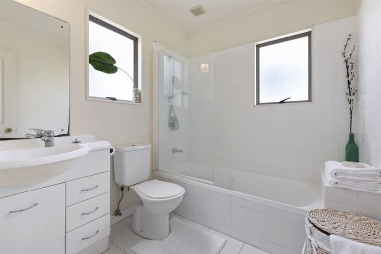 Photo of property in 6 Vitex Lane, Henderson, Auckland, 0612