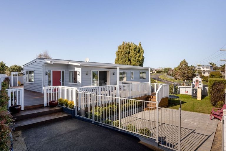 Photo of property in 12 Mcdonnell Street, Omokoroa, 3114