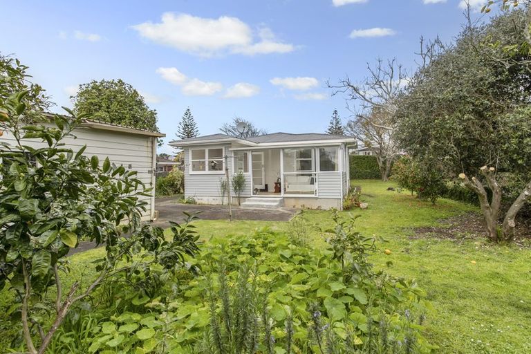 Photo of property in 63 Muir Avenue, Mangere Bridge, Auckland, 2022