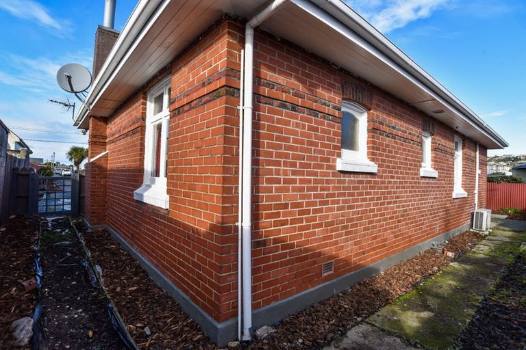 Photo of property in 168 Macandrew Road, South Dunedin, Dunedin, 9012