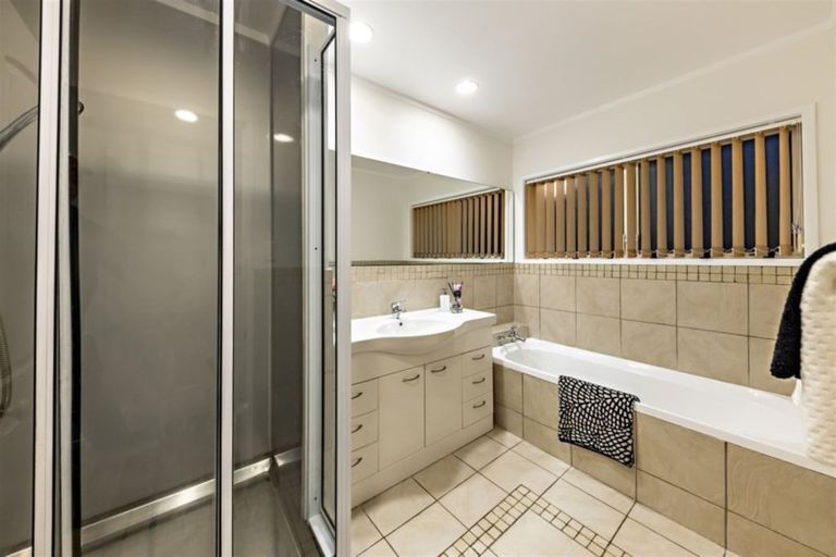 Photo of property in 21 Crescent Hills Court, Northpark, Auckland, 2013
