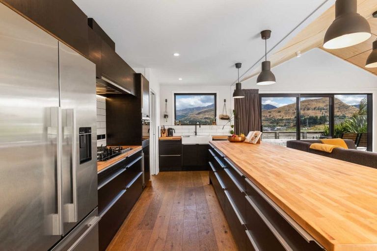 Photo of property in 28 Myles Way, Lower Shotover, Queenstown, 9304