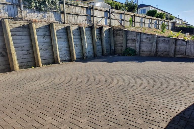 Photo of property in 3 Boeing Place, Goodwood Heights, Auckland, 2105