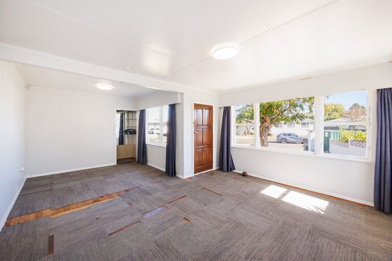 Photo of property in 3 Ellesmere Crescent, Highbury, Palmerston North, 4412