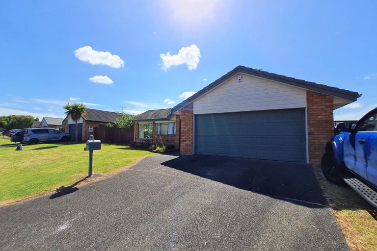 Photo of property in 33 Sandwick Drive, Weymouth, Auckland, 2103