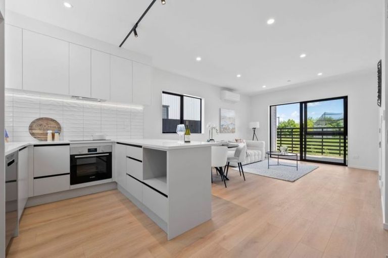 Photo of property in 4/18 Albert Road, Kelston, Auckland, 0602