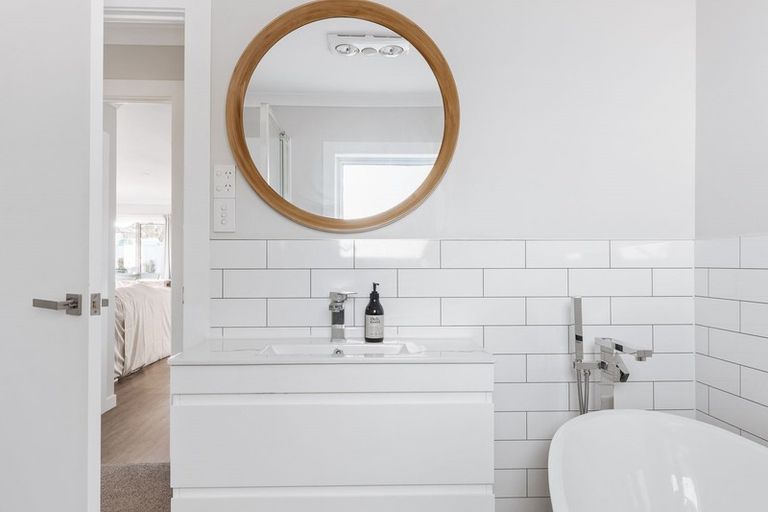 Photo of property in 12 Mcdonnell Street, Omokoroa, 3114