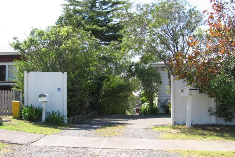 Photo of property in 2/893 East Coast Road, Northcross, Auckland, 0632