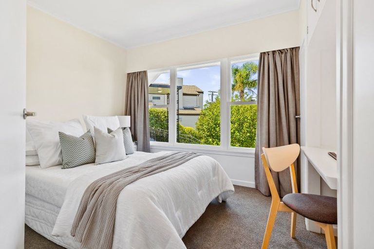 Photo of property in 36 Montgomery Avenue, Rothesay Bay, Auckland, 0630