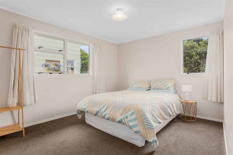 Photo of property in 66 Sievers Grove, Cannons Creek, Porirua, 5024