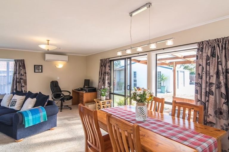 Photo of property in 39 Belvedere Avenue, Waikanae, 5036