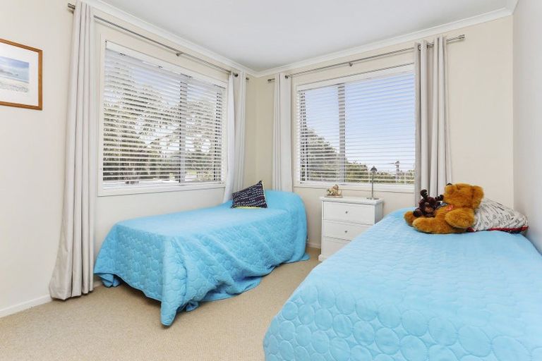 Photo of property in 72 Ardern Avenue, Stanmore Bay, Whangaparaoa, 0932