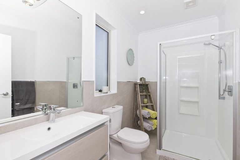 Photo of property in 3 Couldrey Crescent, Red Beach, 0932