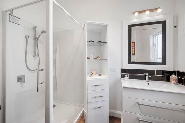 Photo of property in 6 Avondale Road, Taradale, Napier, 4112