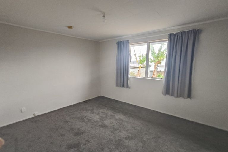 Photo of property in 2/30 Kennington Drive, Clendon Park, Auckland, 2103