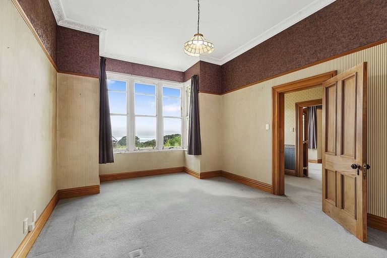 Photo of property in 39 Garden Road, Northland, Wellington, 6012