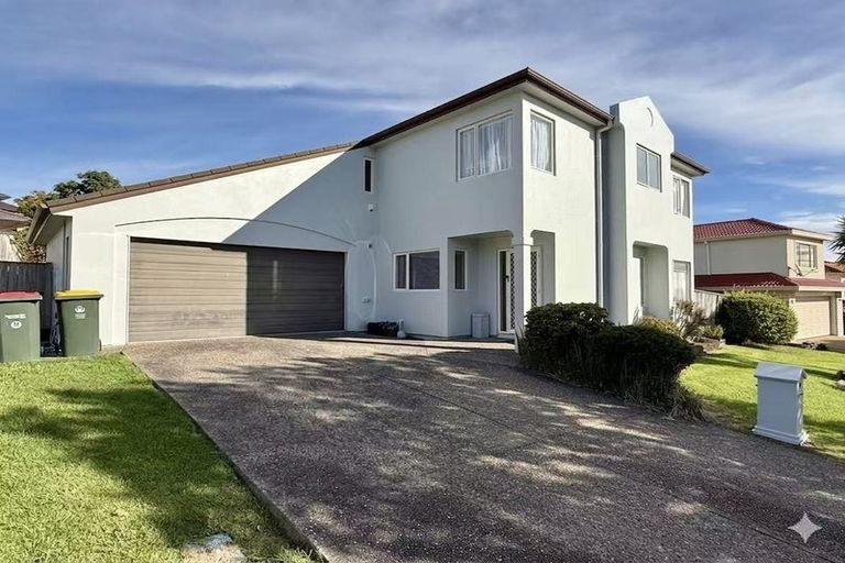 Photo of property in 84 Moyrus Crescent, East Tamaki Heights, Auckland, 2016