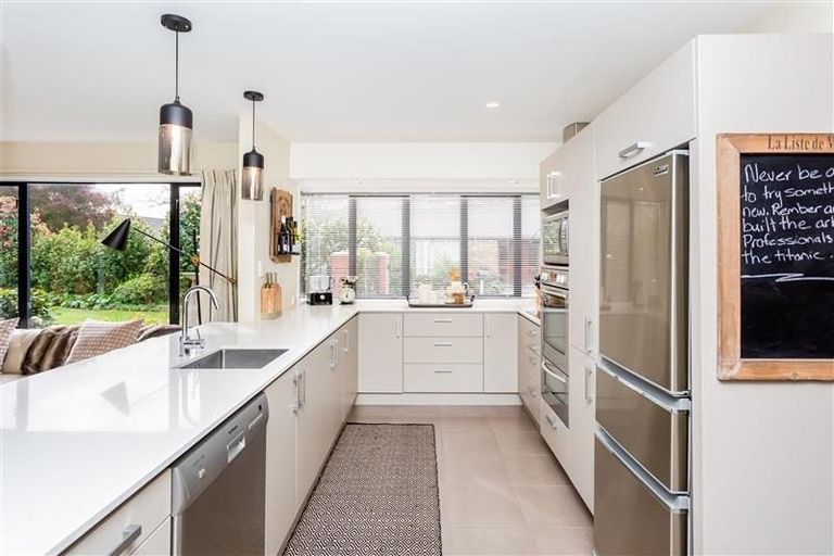 Photo of property in 8 Dorfold Mews, Avonhead, Christchurch, 8042