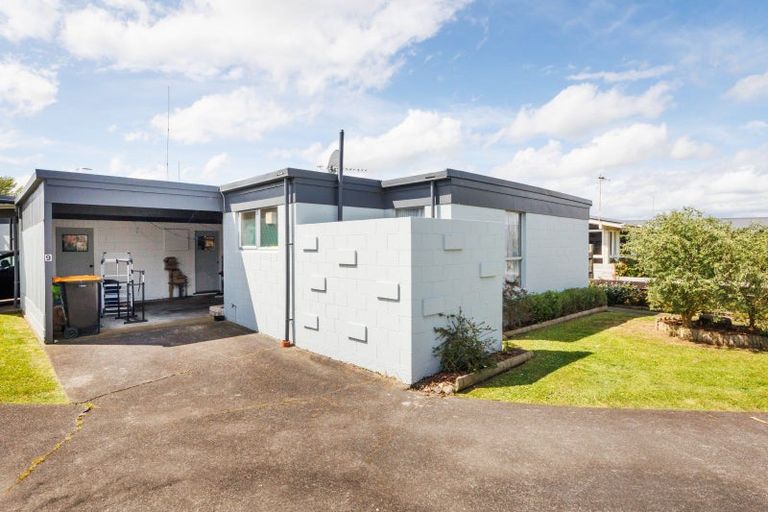 Photo of property in 9 Hollows Crescent, Takaro, Palmerston North, 4412