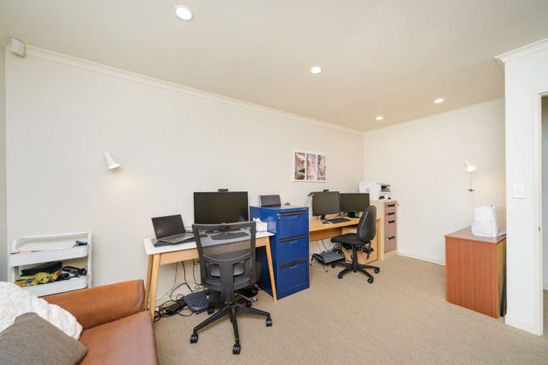 Photo of property in 100 Summerhill Drive, Fitzherbert, Palmerston North, 4410