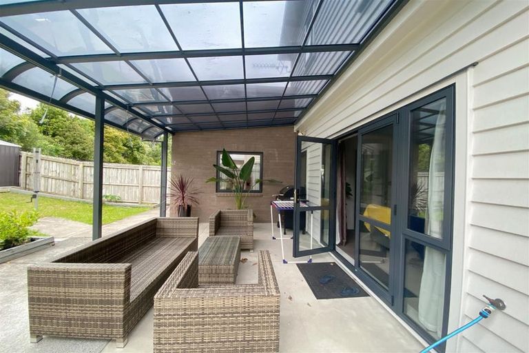 Photo of property in 32 Tutuwhatu Crescent, Weymouth, Auckland, 2103