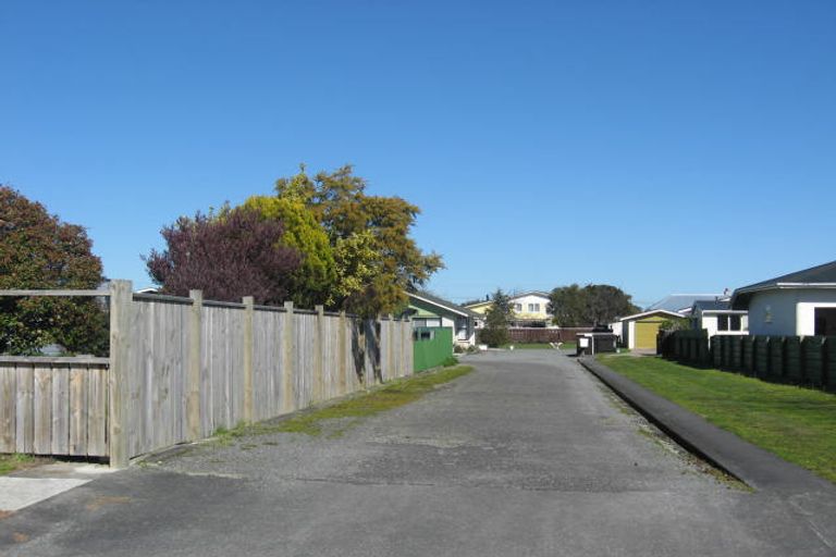 Photo of property in 2/14 Seddon Street, Carterton, 5713