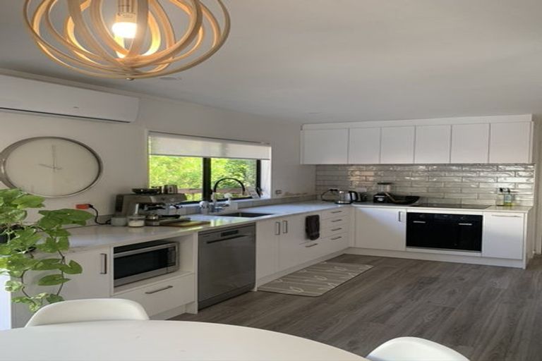 Photo of property in 2/11 Emery Grove, Bayview, Auckland, 0629