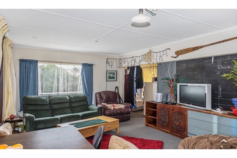 Photo of property in 118 Whangaparaoa Road, Red Beach, 0932