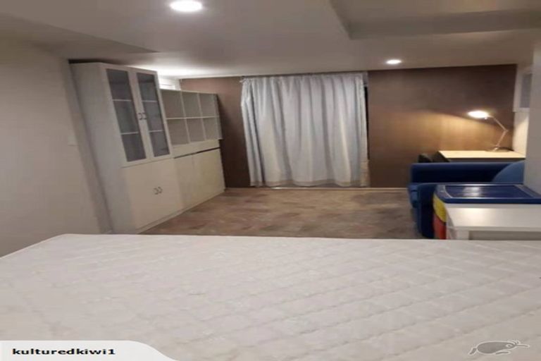 Photo of property in 1/25 Downing Street, Glenfield, Auckland, 0629