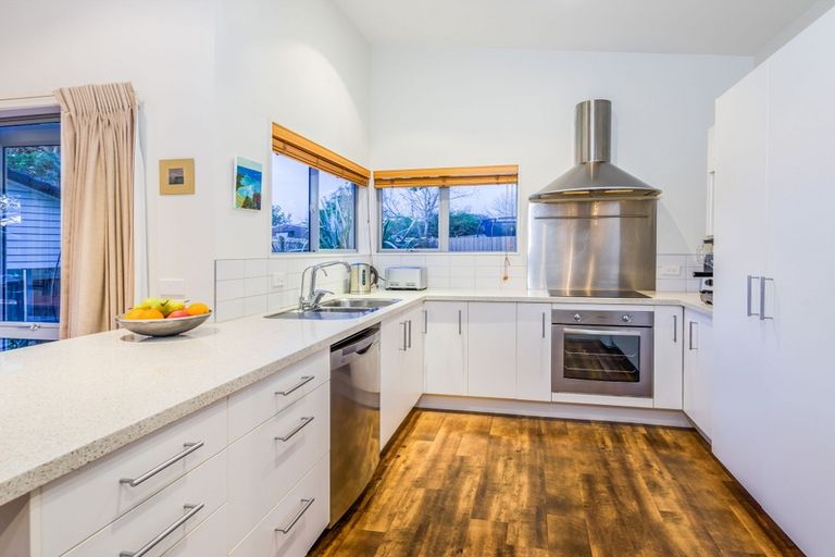 Photo of property in 103m Glengarry Road, Glen Eden, Auckland, 0602