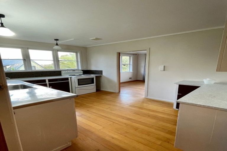 Photo of property in 13 Buscomb Avenue, Henderson, Auckland, 0610