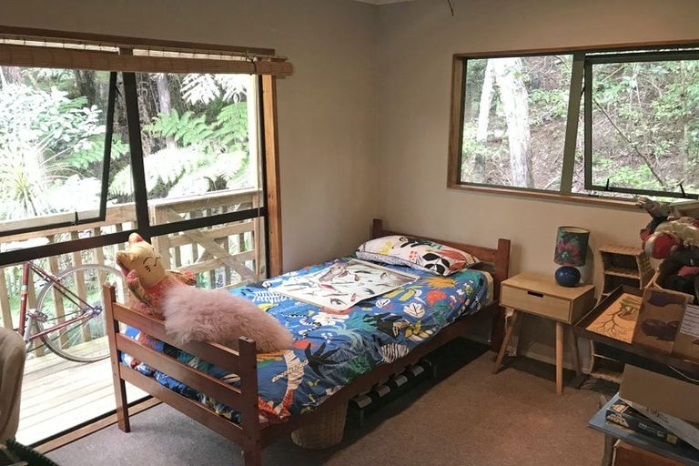 Photo of property in 65 Rimutaka Place, Titirangi, Auckland, 0604