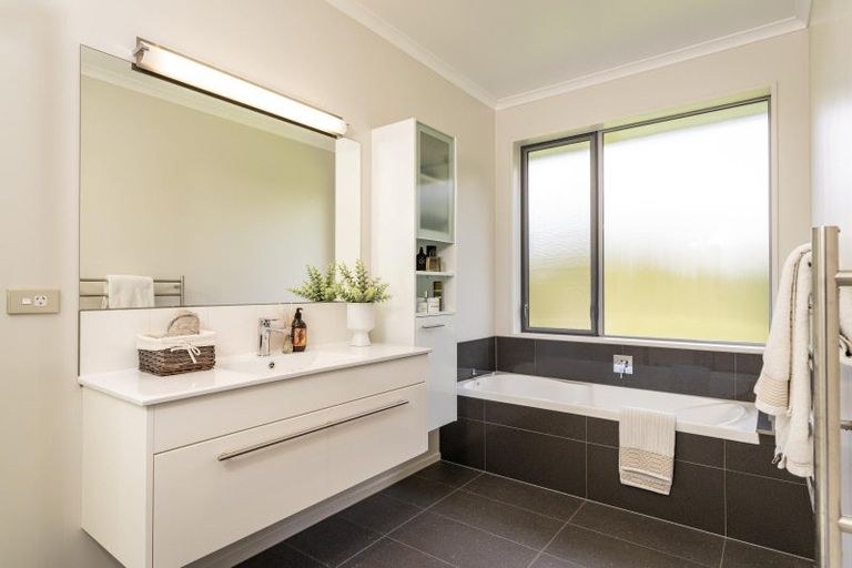 Photo of property in 93 West Ridge Road, Maunu, Whangarei, 0110