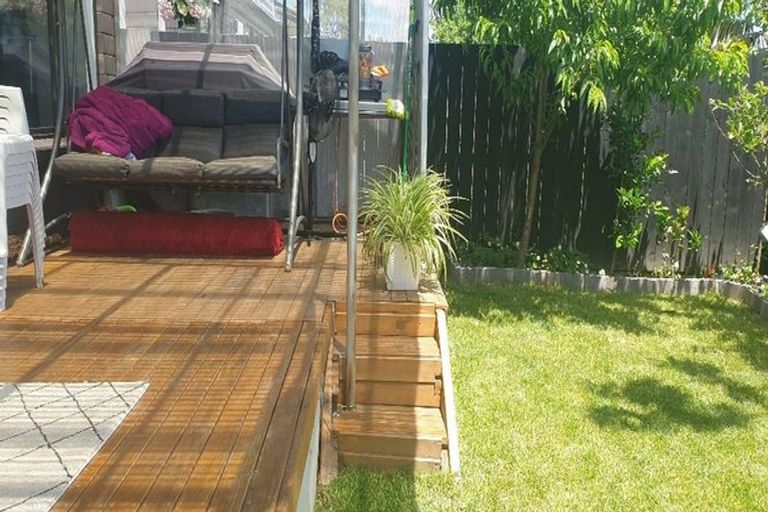 Photo of property in 18b Riverpark Crescent, Henderson, Auckland, 0610