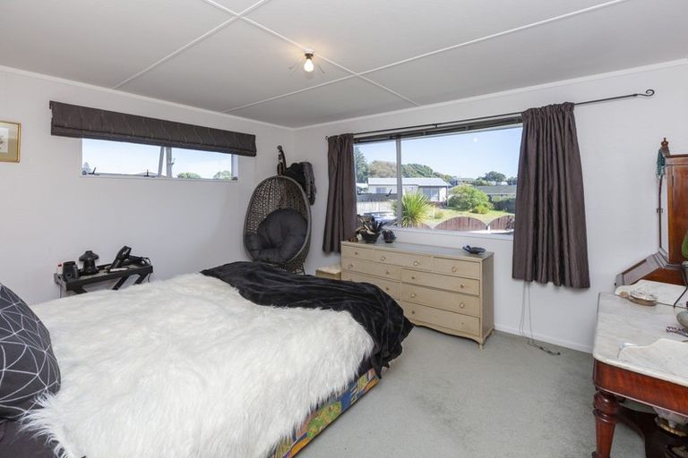 Photo of property in 4 Simcox Street, Otaki Beach, Otaki, 5512