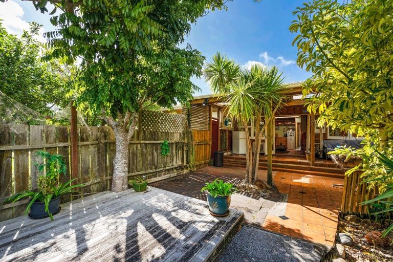 Photo of property in 132 Oakura Road, Oakura, Hikurangi, 0184