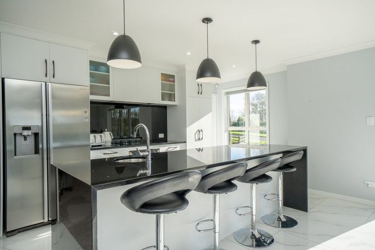 Photo of property in 2 Tutakarae Road, Kelvin Grove, Palmerston North, 4470