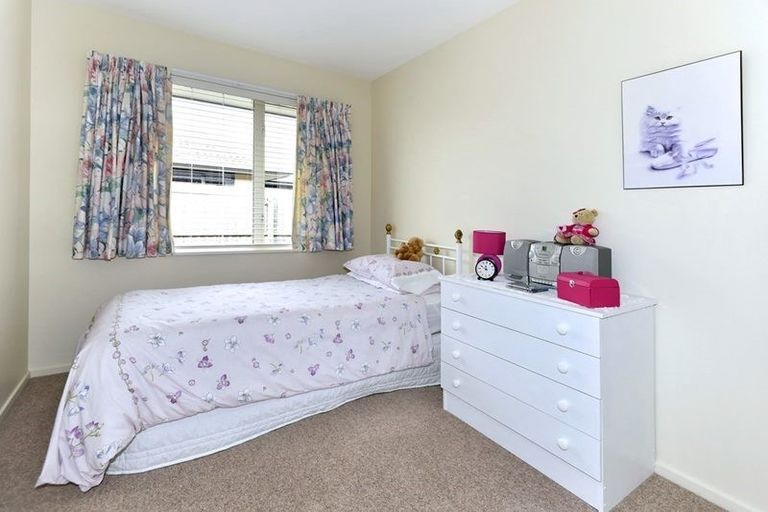 Photo of property in 27 Broadhaven Avenue, Parklands, Christchurch, 8083