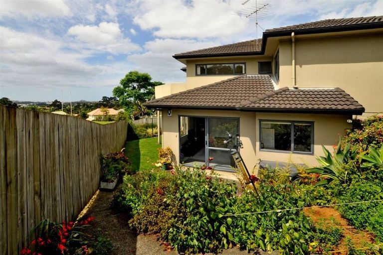 Photo of property in 33a Bronzewing Terrace, Unsworth Heights, Auckland, 0632
