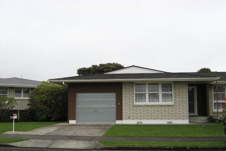 Photo of property in 42 Karaka Crescent, Levin, 5510