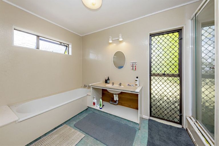 Photo of property in 6 Gibbons Road, Weymouth, Auckland, 2103
