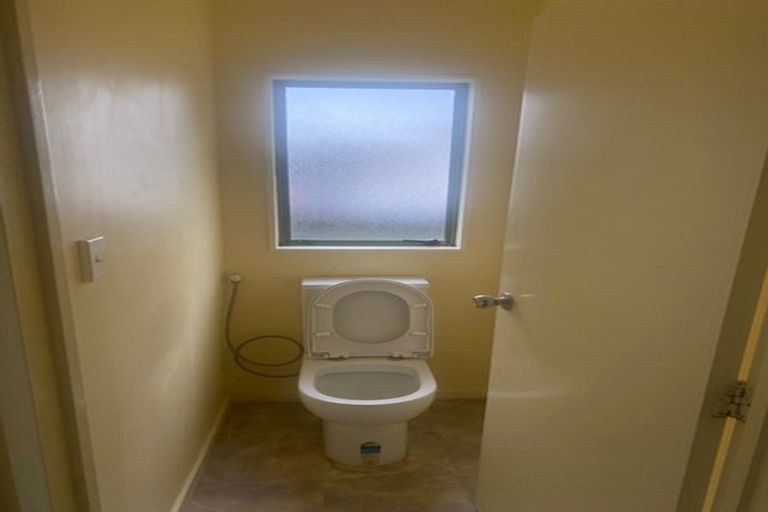 Photo of property in 4/8 Eulogy Place, Randwick Park, Auckland, 2105