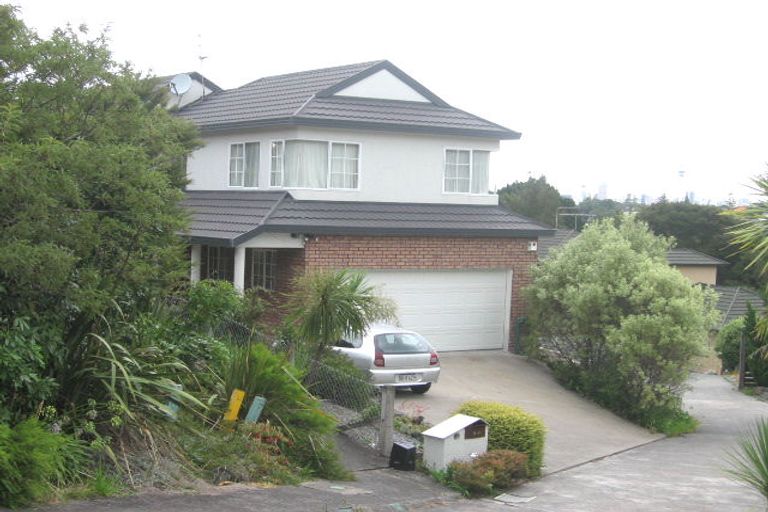 Photo of property in 29 Holdaway Avenue, Northcote, Auckland, 0627