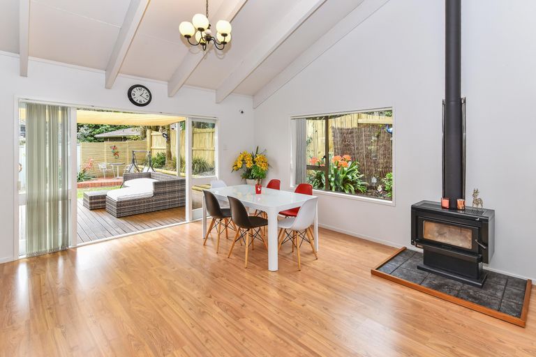 Photo of property in 24 Deodar Place, Totara Heights, Auckland, 2105