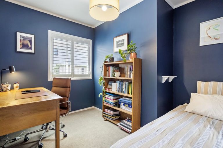 Photo of property in 2/39 Hillcrest Avenue, Hillcrest, Auckland, 0627