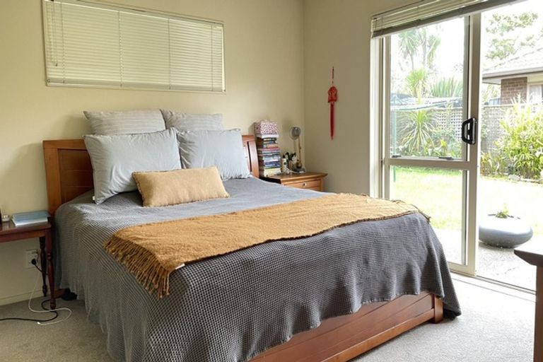 Photo of property in 6a Clearwater Cove, West Harbour, Auckland, 0618