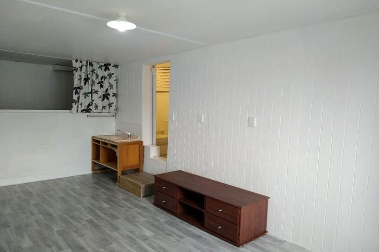 Photo of property in 1/22 Wykeham Place, Glenfield, Auckland, 0629