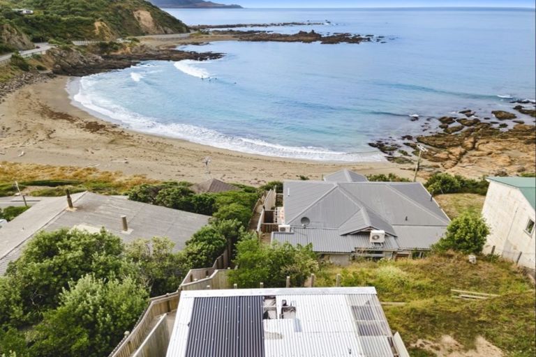 Photo of property in 98a The Esplanade, Houghton Bay, Wellington, 6023