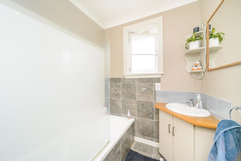 Photo of property in 128 Limbrick Street, Terrace End, Palmerston North, 4410