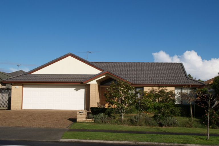Photo of property in 93 Golfland Drive, Golflands, Auckland, 2013